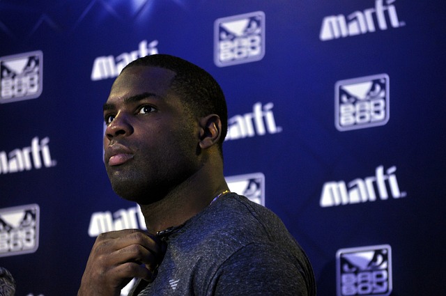 半场战报：阿联酋1-1伊拉克，卢安齐尼奥，阿里-哈马迪破门