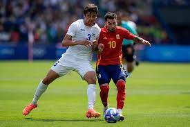 记者：莱万有一种几乎疯狂的求胜欲，他与哈维成了更衣室对手